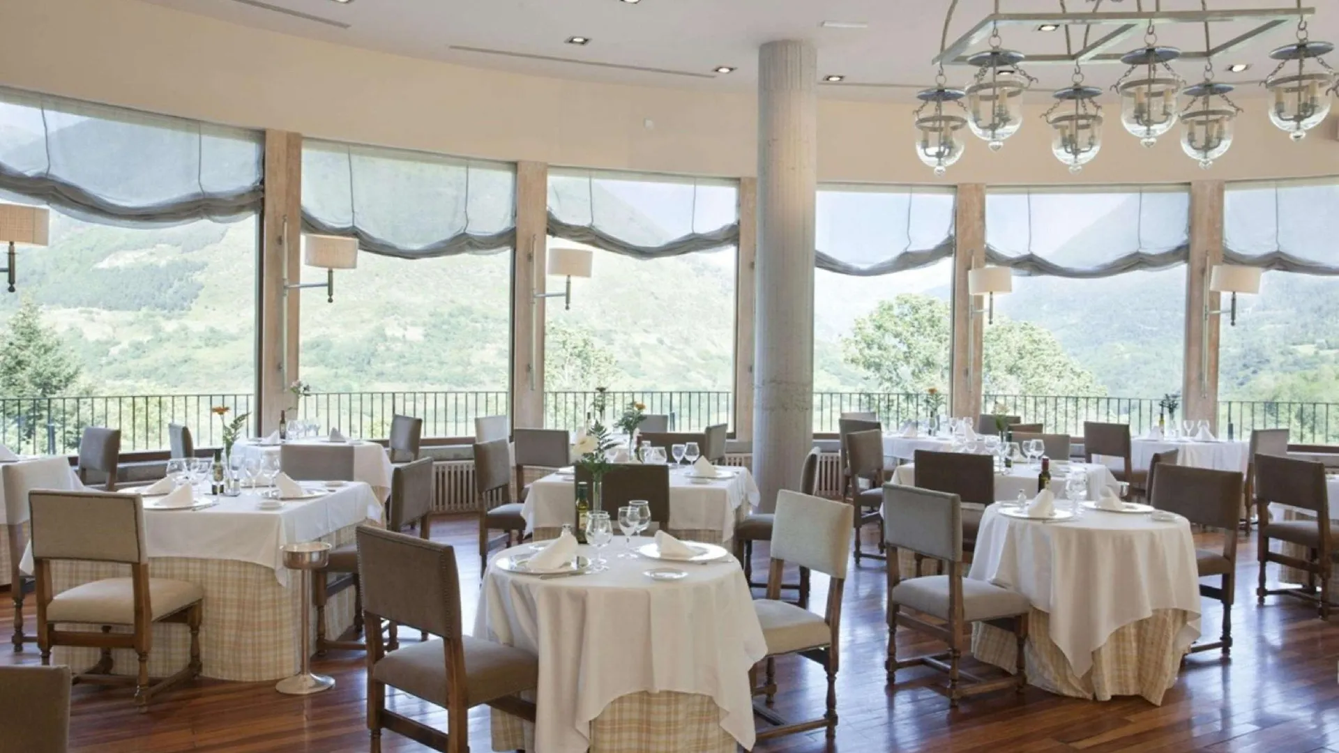 Parador De Vielha Hotel