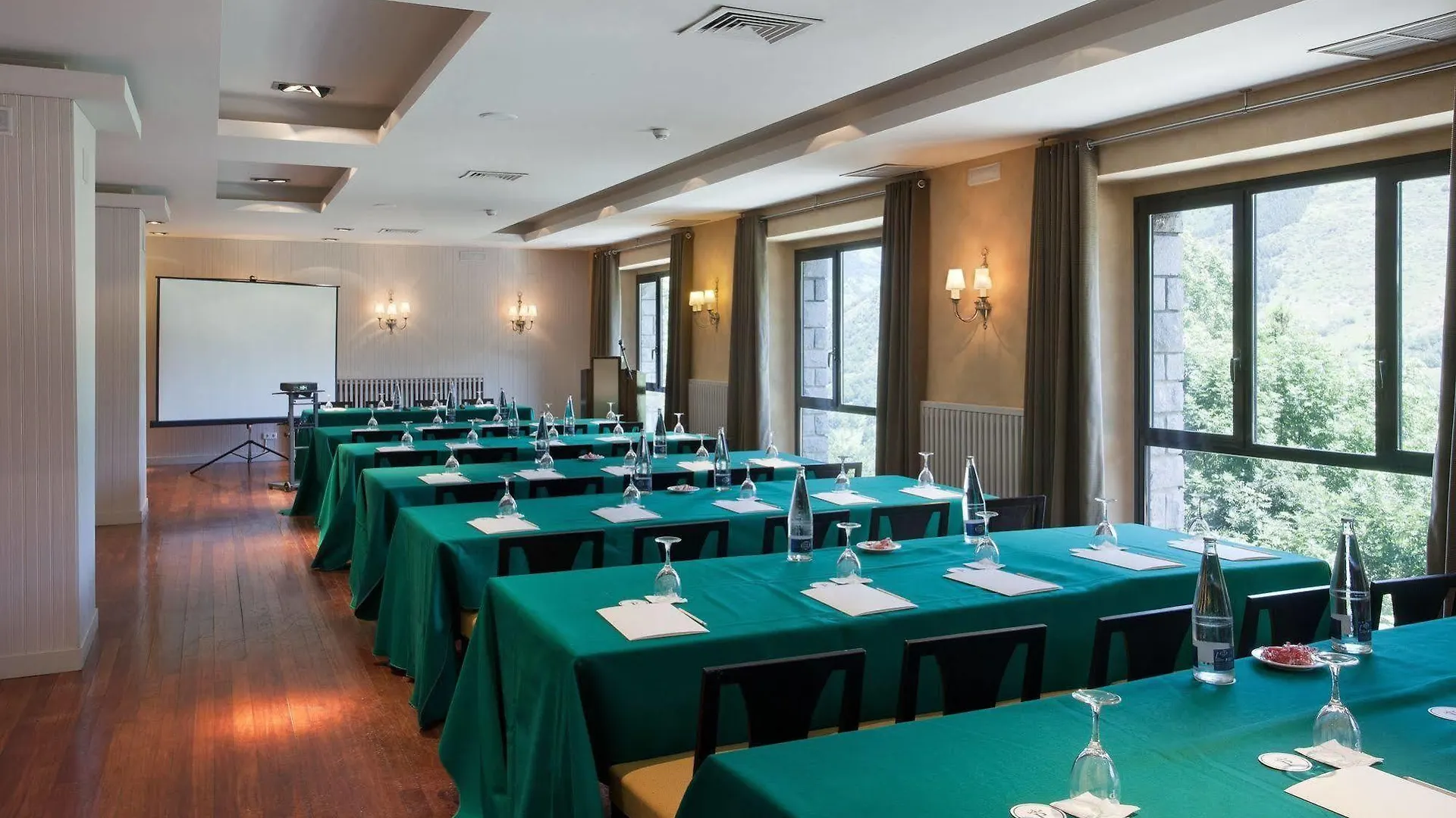 Parador De Vielha 4*,  Spain